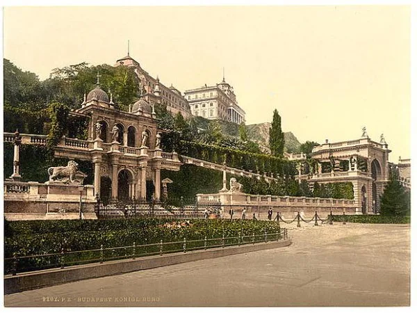Budapest, Várbazár